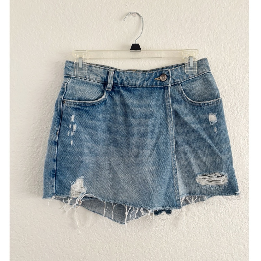 Zara‎ Denim Skort XS Light Wash Distressed Raw Hem Wrap Front Blue